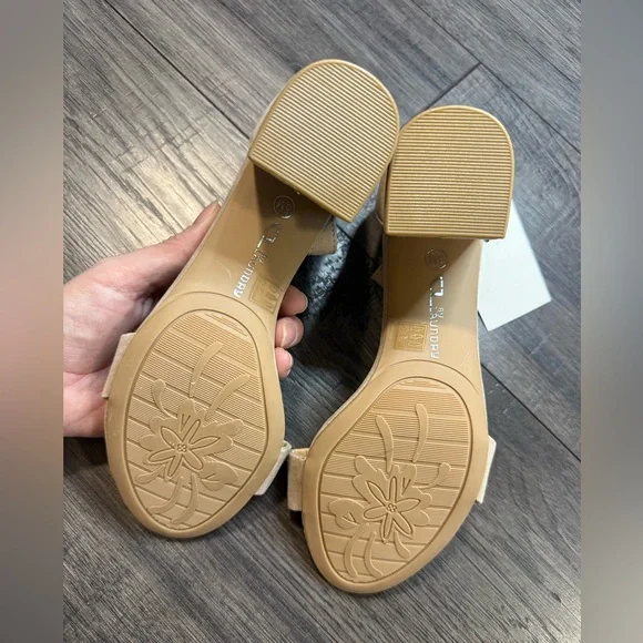 Heels - Picture 4 of 5